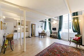 JOIVY Superb Flat Near Ch. Columbus' House