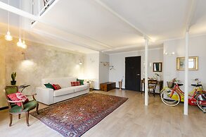 JOIVY Superb Flat Near Ch. Columbus' House