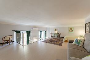 JOIVY Superb Flat Near Ch. Columbus' House