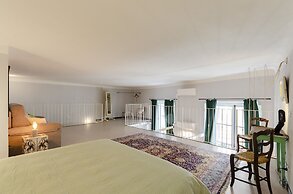 JOIVY Superb Flat Near Ch. Columbus' House