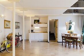 JOIVY Superb Flat Near Ch. Columbus' House