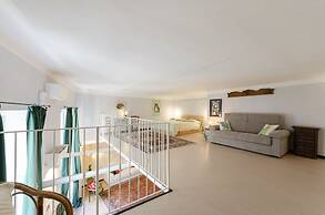 JOIVY Superb Flat Near Ch. Columbus' House