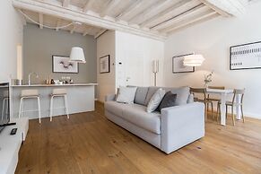 JOIVY Fulcorina Spiga Modern flat next to the Duomo
