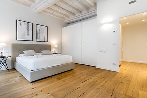 JOIVY Fulcorina Spiga Modern flat next to the Duomo