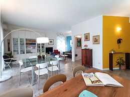 JOIVY Bright Flat W/2 Balconies & Sea View