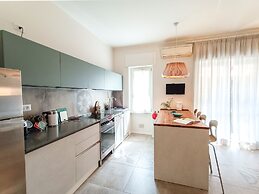 JOIVY Bright Flat W/2 Balconies & Sea View