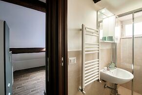 JOIVY Stylish Flat, 5-Minute Metro Trip To Centre