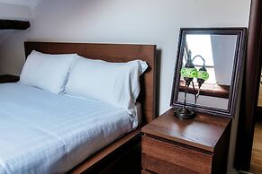 JOIVY Stylish Flat, 5-Minute Metro Trip To Centre