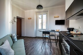 JOIVY Stylish Flat, 5-Minute Metro Trip To Centre