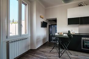 JOIVY Stylish Flat, 5-Minute Metro Trip To Centre