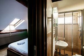 JOIVY Stylish Flat, 5-Minute Metro Trip To Centre