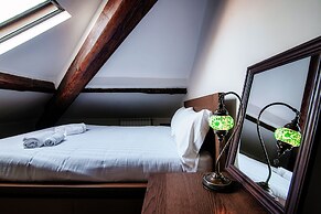 JOIVY Stylish Flat, 5-Minute Metro Trip To Centre