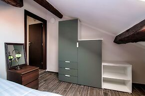 JOIVY Stylish Flat, 5-Minute Metro Trip To Centre