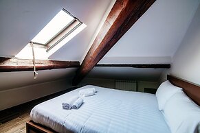 JOIVY Stylish Flat, 5-Minute Metro Trip To Centre