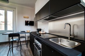 JOIVY Stylish Flat, 5-Minute Metro Trip To Centre