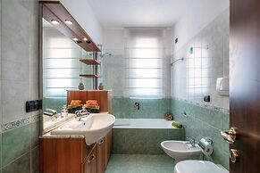 JOIVY Splendid Flat W/Terrace Near Lake Como