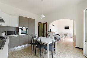 JOIVY Family Flat W/3 Balconies, 10 Min To Beach