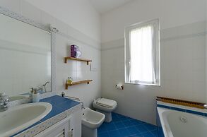 JOIVY Family Flat W/3 Balconies, 10 Min To Beach