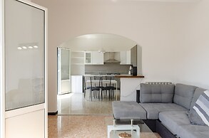 JOIVY Family Flat W/3 Balconies, 10 Min To Beach