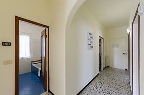 JOIVY Family Flat W/3 Balconies, 10 Min To Beach