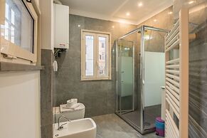 JOIVY Trevi Fountain's relais