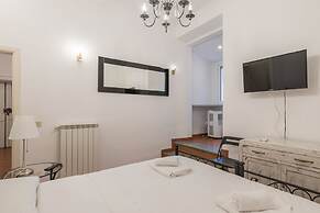 JOIVY Trevi Fountain's relais