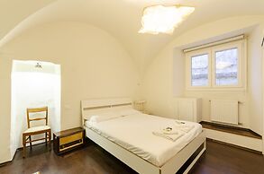 JOIVY Great Flat Near Aquarium