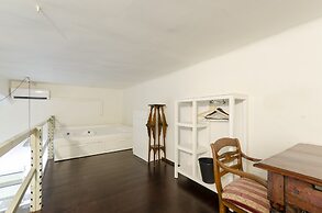 JOIVY Great Flat Near Aquarium