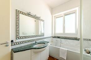 JOIVY Stylish Flat W/Terrace