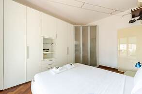 JOIVY Stylish Flat W/Terrace