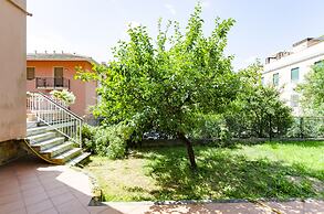 JOIVY Stylish Flat W/Terrace