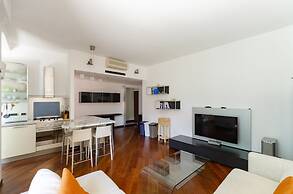 JOIVY Stylish Flat W/Terrace