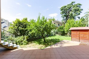 JOIVY Stylish Flat W/Terrace