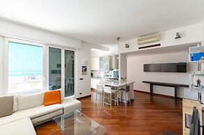 JOIVY Stylish Flat W/Terrace