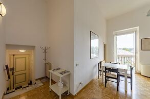 JOIVY Kiosk Opera House