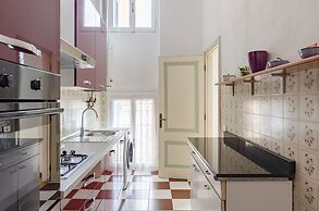 JOIVY Kiosk Opera House