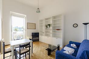 JOIVY Kiosk Opera House