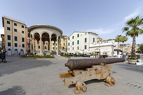 JOIVY Kiosk Opera House