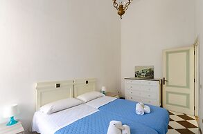 JOIVY Kiosk Opera House