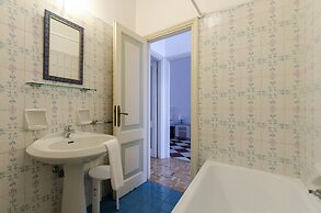 JOIVY Kiosk Opera House