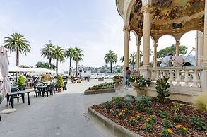 JOIVY Kiosk Opera House