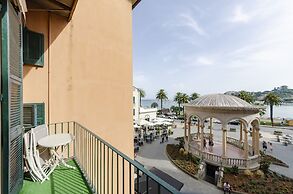 JOIVY Kiosk Opera House