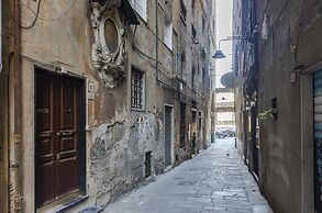 JOIVY Ideal Flat Near Aquarium