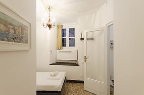 JOIVY Ideal Flat Near Aquarium