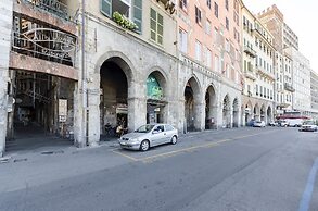 JOIVY Ideal Flat Near Aquarium