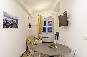 JOIVY Ideal Flat Near Aquarium