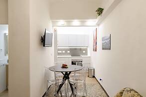 JOIVY Ideal Flat Near Aquarium