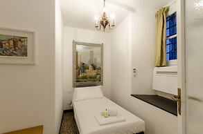 JOIVY Ideal Flat Near Aquarium