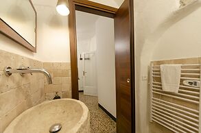 JOIVY Ideal Flat Near Aquarium