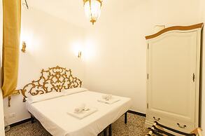 JOIVY Ideal Flat Near Aquarium